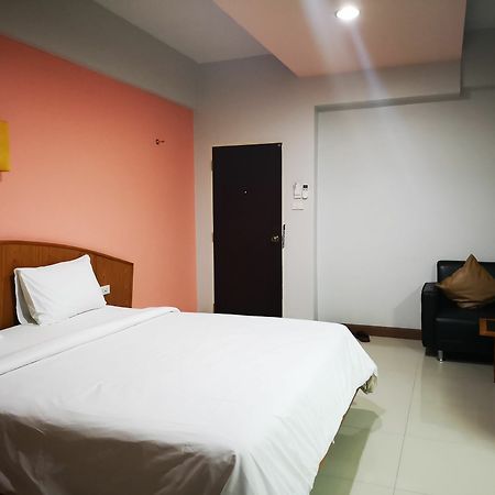100 House Hotel Nakhonratchasima Exterior foto